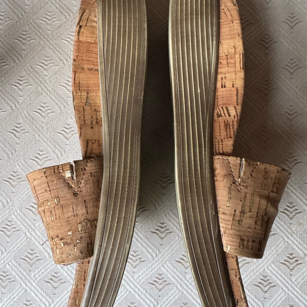 Donald j Pliner Fifi wedge platform slide sandal. Cork and gold metallic. - Picture 6 of 7